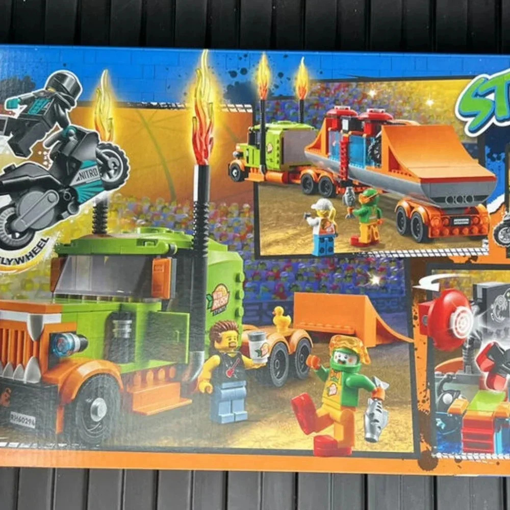 LEGO City Stunt Show Truck Complete Set 60294 STUNTZ - NEW / Sealed - Picture 3 of 4